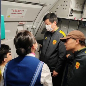 开云注册-同机乘客突发身体不适 青岛红狮队医出手相救