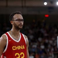 篮协主席：中国篮协将研究制定鼓励俱乐部吸纳入籍球员办法