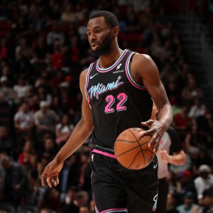 kaiyun官网-填满数据栏！维金斯半场7投4中&amp;三分4中3 得到11分2板1助2断1帽